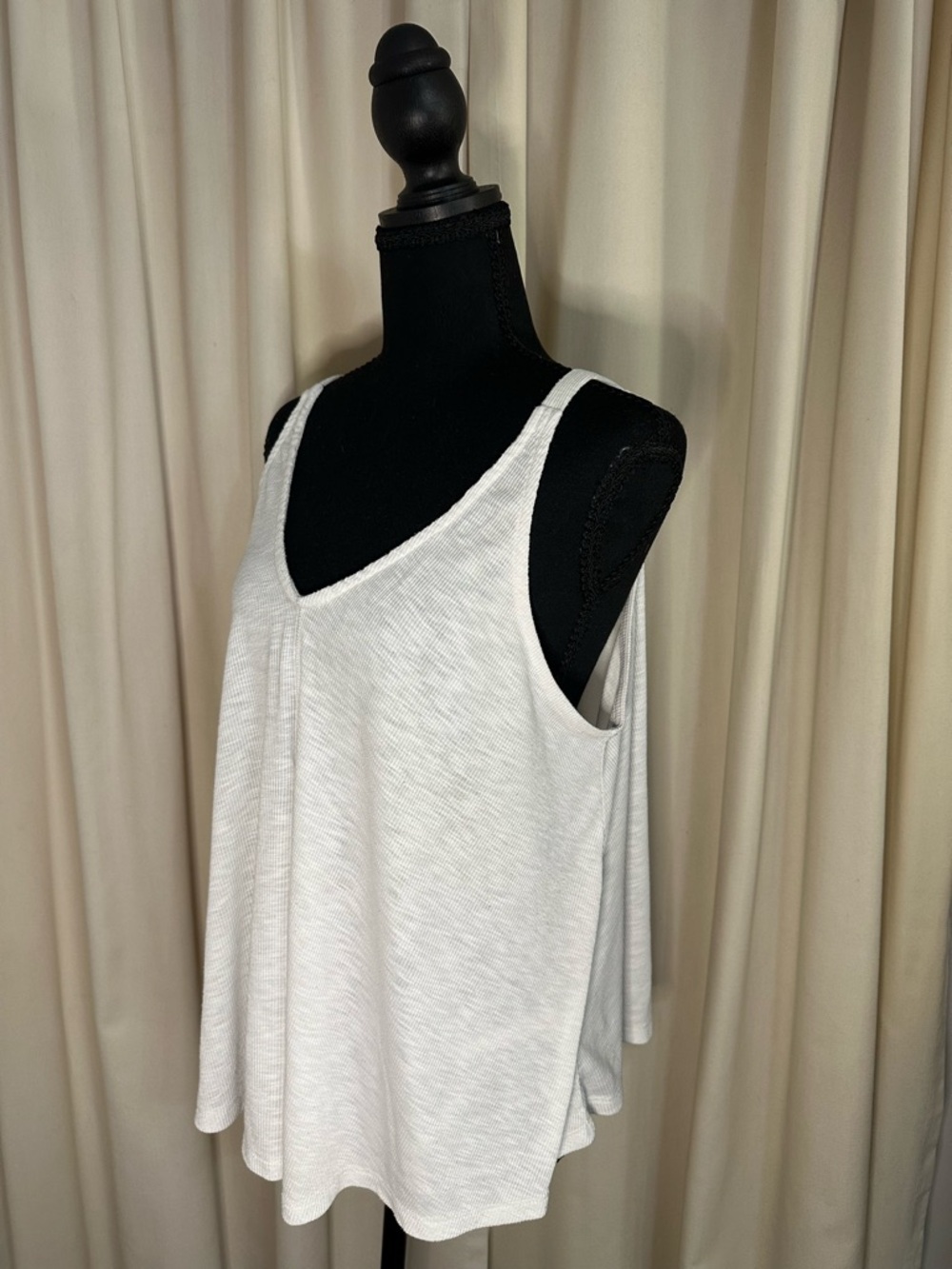 Free People White V-Neck Swing Tank - Picture 2 of 4